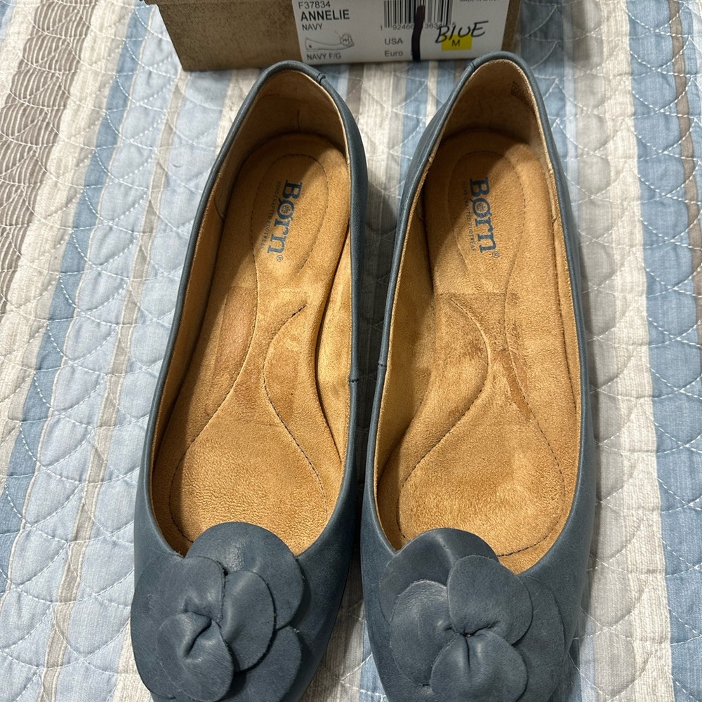Born Women's Navy Blue Flats with Floral Accent leather NWB